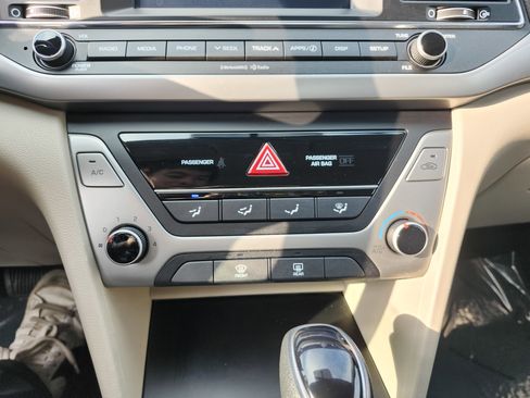 Used 2018 Hyundai Elantra SE w/ SE Connectivity Package 04 image 29