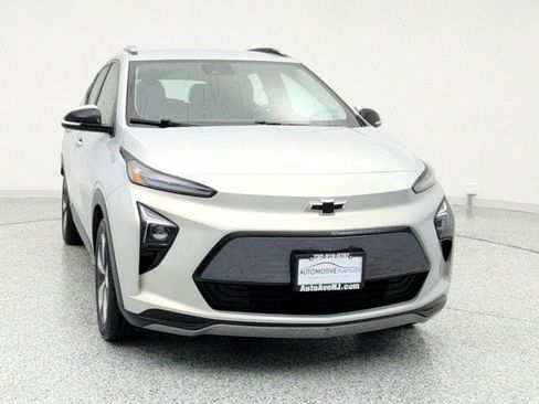 Used 2022 Chevrolet Bolt EUV LT w/ Convenience Package image 2