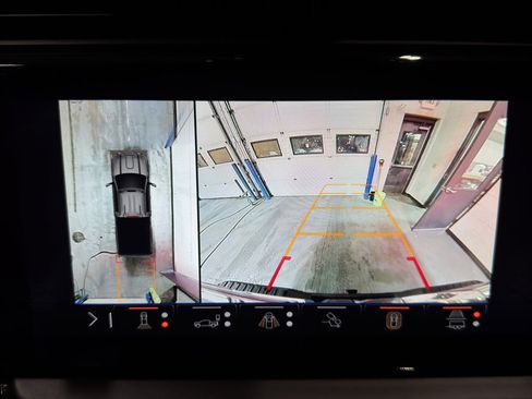 Used 2024 GMC Sierra 2500 AT4X image 36