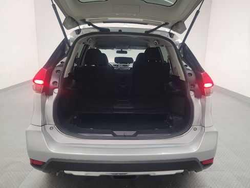 Used 2017 Nissan Rogue SV AWD/4WD image 29