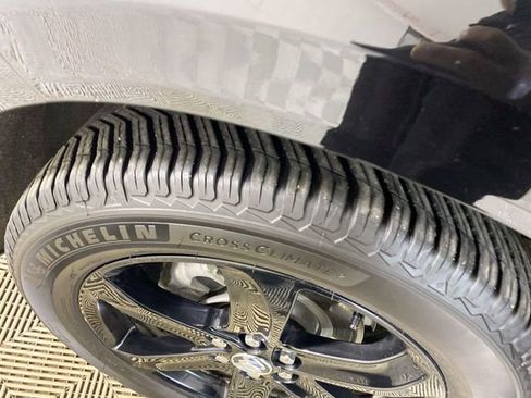 Used 2023 Buick Enclave Essence w/ Experience Buick Package image 23