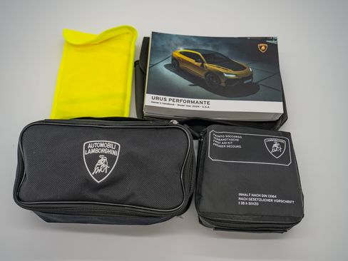 Used 2024 Lamborghini Urus Performante AWD/4WD image 23