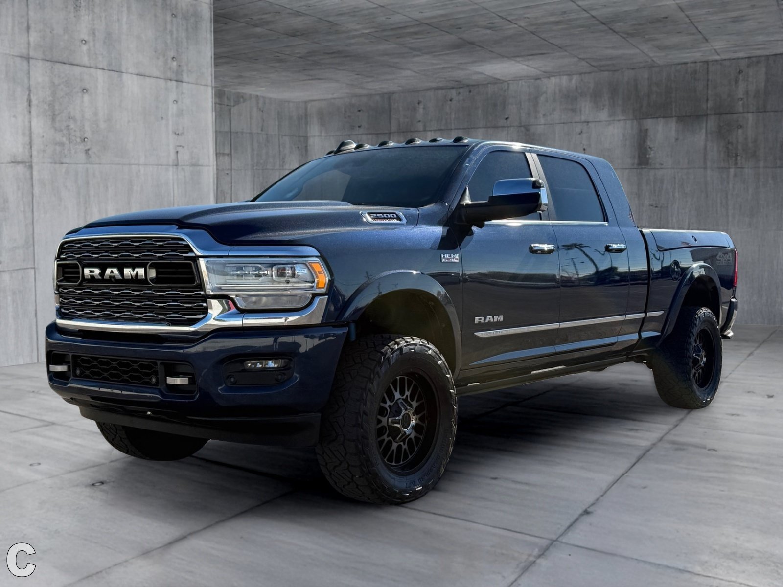 Used 2019 RAM 2500 Limited AWD/4WD image 2