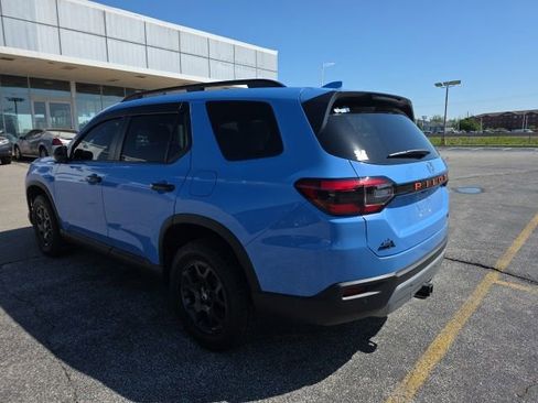 Used 2025 Honda Pilot TrailSport image 3