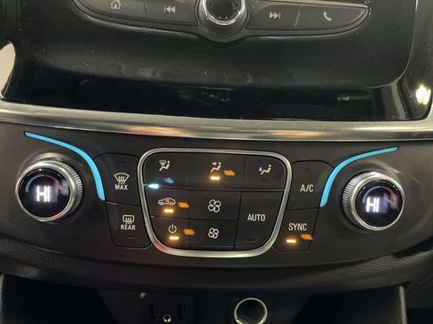 Used 2021 Chevrolet Traverse LS image 19