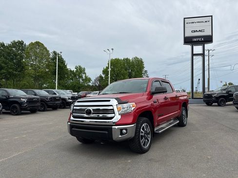 Used 2017 Toyota Tundra SR5 w/ SR5 Upgrade Package AWD/4WD image 1