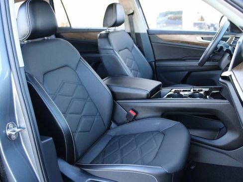 Certified 2024 Volkswagen Atlas SE image 27