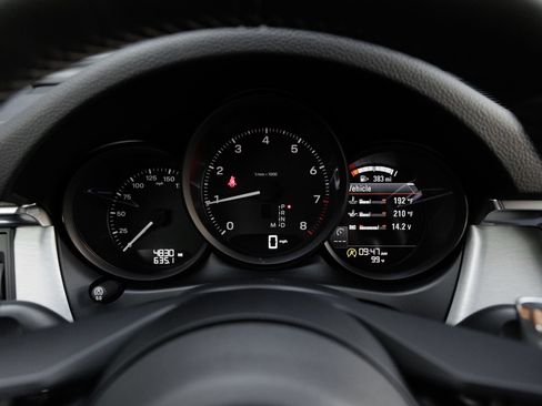 Certified 2026 Porsche Macan AWD/4WD image 18