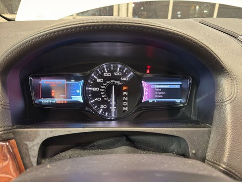 Used 2012 Lincoln MKX AWD image 17