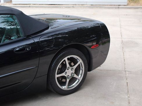 Used 2002 Chevrolet Corvette Convertible w/ Preferred Equipment Group2 RWD image 25
