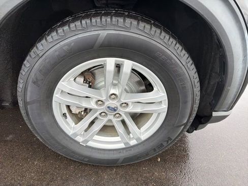 Used 2020 Ford Explorer XLT w/ Equipment Group 202A image 3