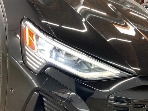 Used 2024 Audi Q8 e-tron Premium Plus image 28