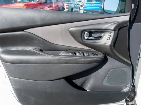 Used 2024 Nissan Murano SL image 16