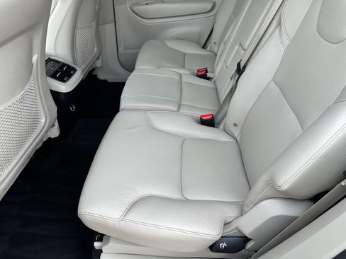 Used 2020 Volvo XC90 T5 Momentum w/ Protection Package image 17