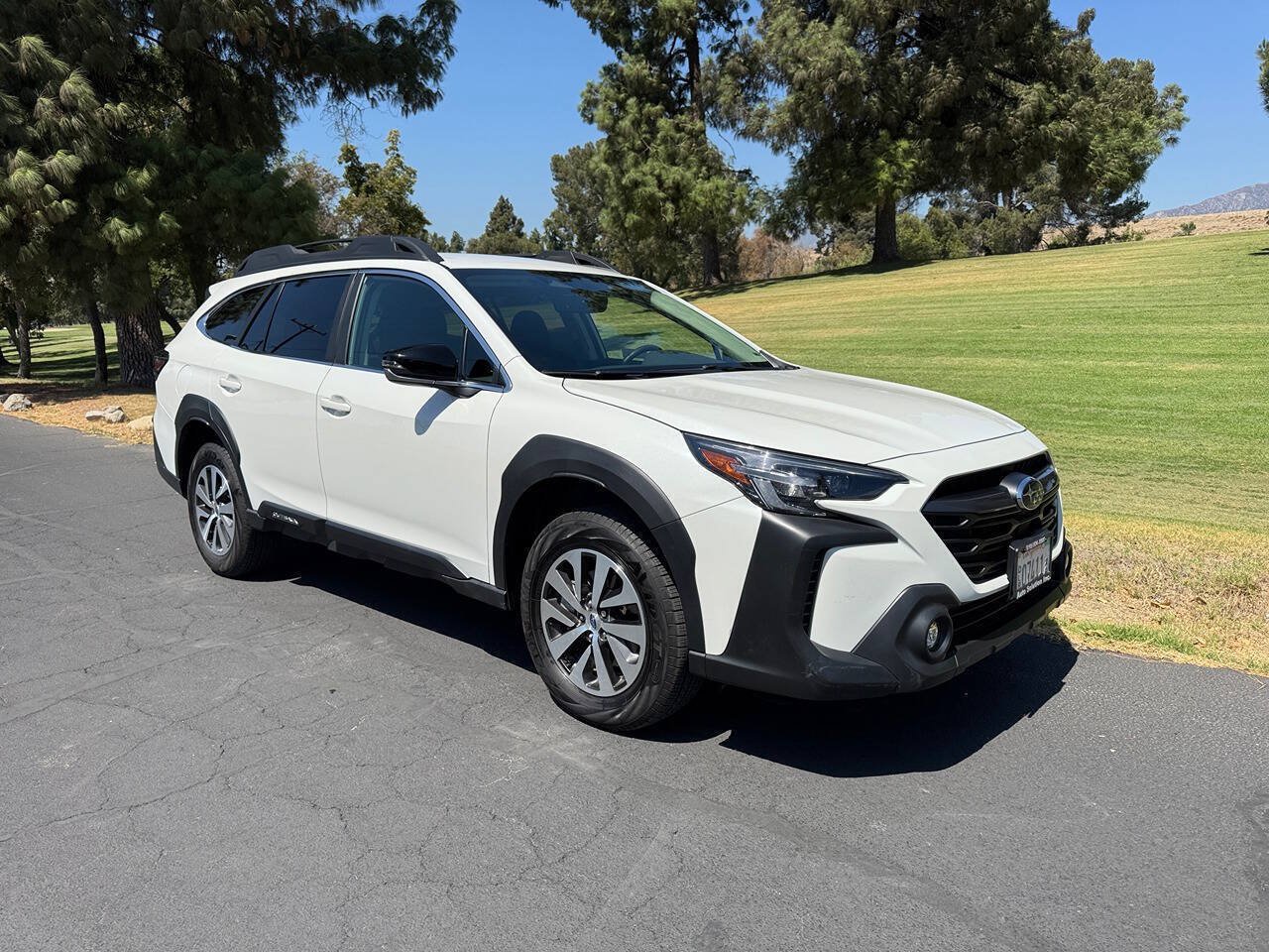Used 2025 Subaru Outback Premium AWD/4WD image 2