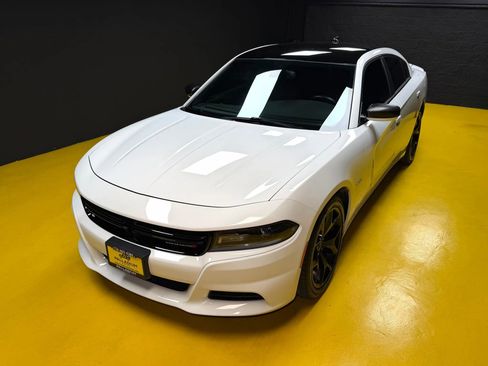 Used 2016 Dodge Charger R/T w/ Navigation & Travel Group image 57