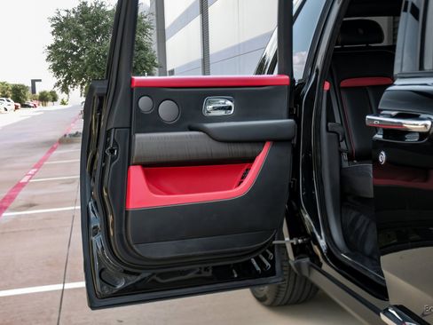 Used 2022 Rolls-Royce Cullinan image 75