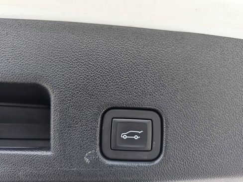 Used 2025 Chevrolet Traverse LT w/ Sun and Wheel Package image 18