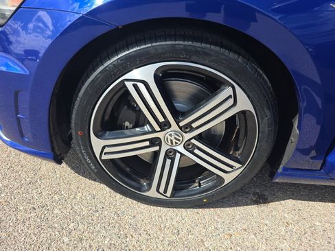 Used 2016 Volkswagen Golf R 4-Door image 26