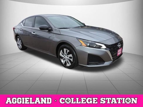 Used 2025 Nissan Altima 2.5 S image 3