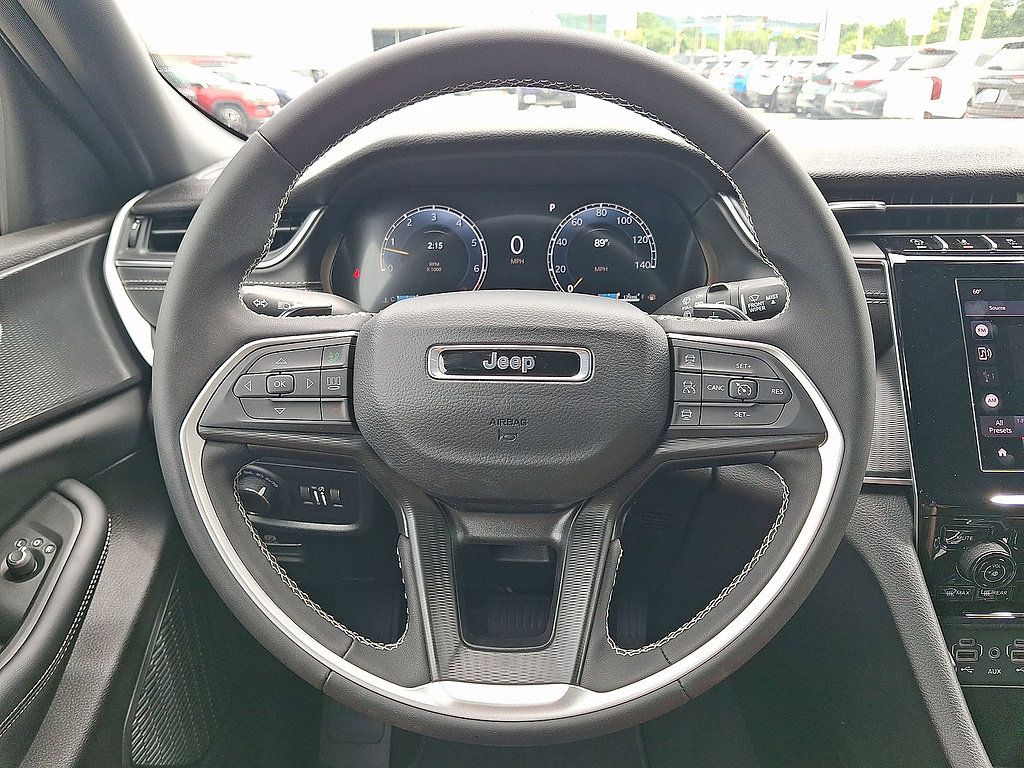 Used 2026 Jeep Grand Cherokee Laredo w/ MOPAR Finishing Package AWD/4WD image 16