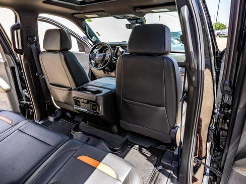 Used 2024 GMC Sierra 2500 AT4 w/ AT4 Premium Plus Package AWD/4WD image 32