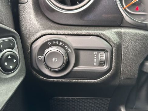 Used 2023 Jeep Wrangler Unlimited Sport AWD/4WD image 25