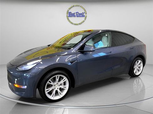 Used 2023 Tesla Model Y Long Range image 1