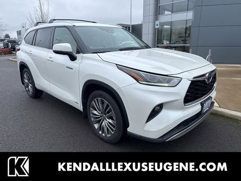 Used 2021 Toyota Highlander Platinum image 1