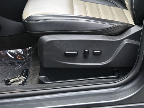 Used 2019 Ford Escape SEL image 11