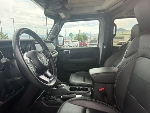 Used 2023 Jeep Wrangler Unlimited Sahara w/ Cold Weather Group AWD/4WD image 17