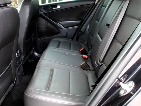 Used 2016 Volkswagen Tiguan S image 13