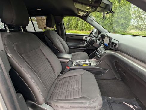 Used 2020 Ford Explorer XLT AWD/4WD image 11