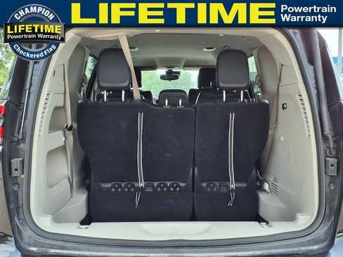 Used 2024 Chrysler Pacifica Touring-L FWD image 10