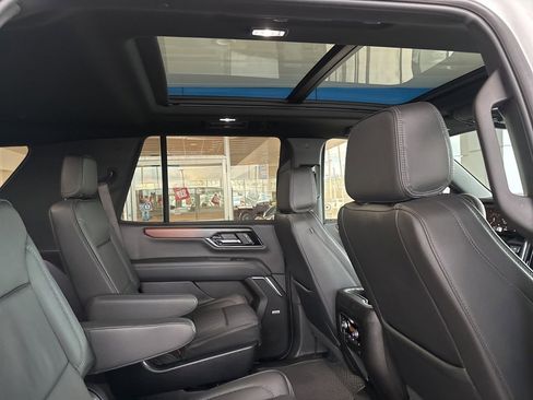 Used 2025 GMC Yukon Denali w/ Sun & Power Step Package image 42