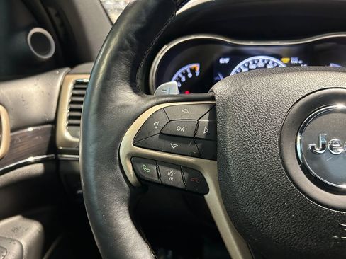 Used 2017 Jeep Grand Cherokee Overland w/ Jeep Active Safety Group image 17