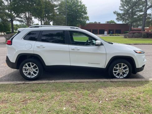 Used 2015 Jeep Cherokee Latitude w/ Comfort/Convenience Group FWD image 6