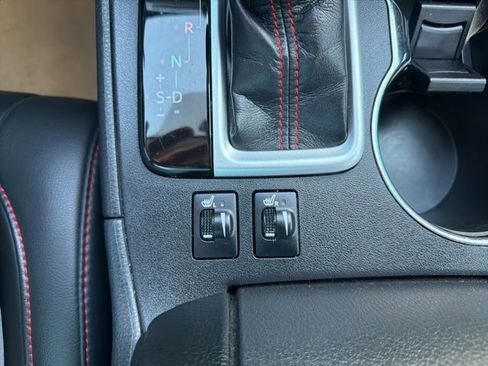 Used 2019 Toyota Highlander AWD V6 image 25