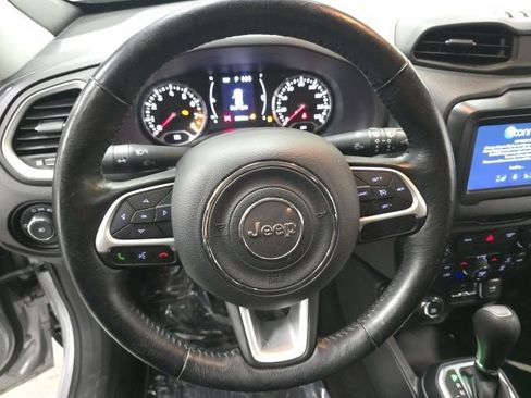 Used 2019 Jeep Renegade Latitude w/ Cold Weather Group AWD/4WD image 15