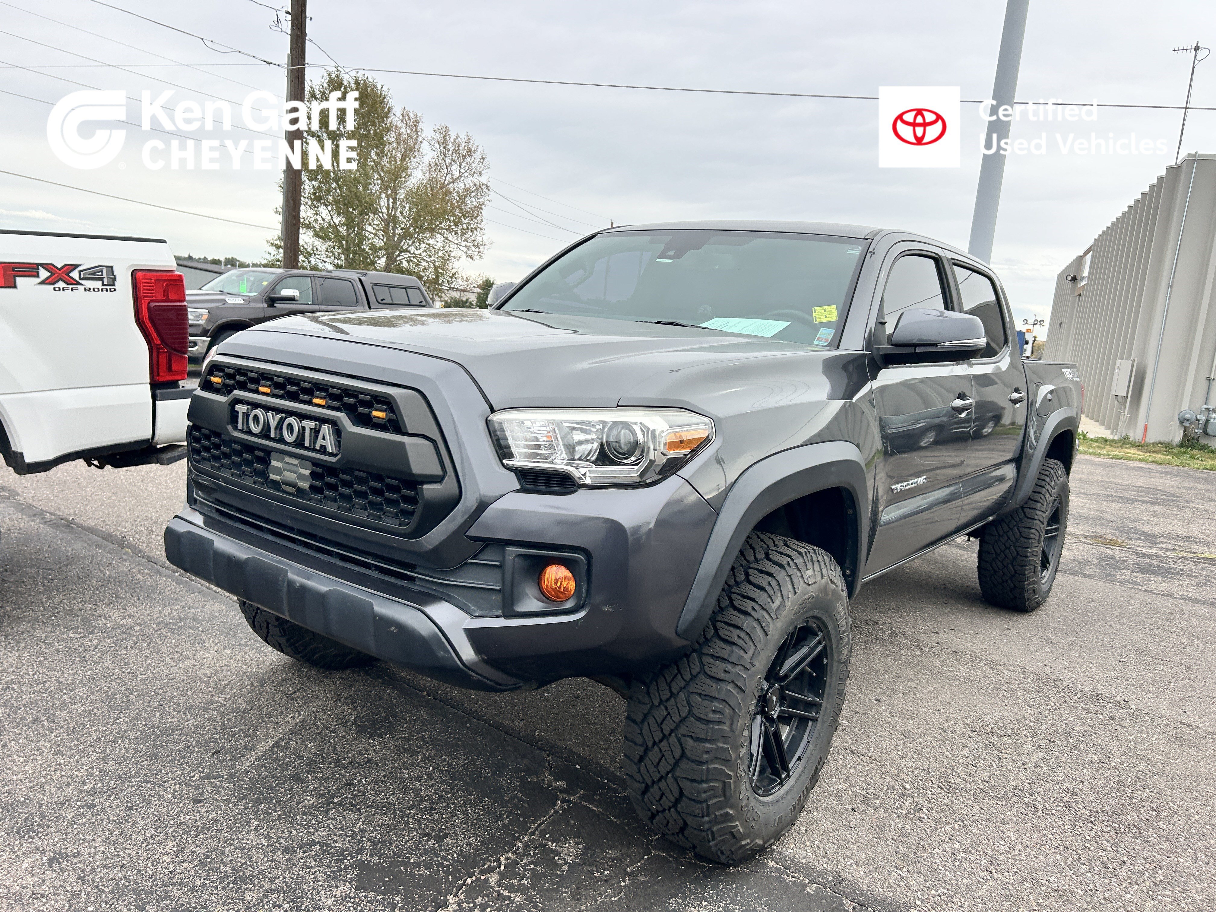 Used 2019 Toyota Tacoma TRD Off-Road AWD/4WD image 1