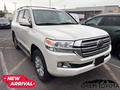 Used 2019 Toyota Land Cruiser image 11