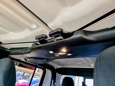 Used 2023 Jeep Gladiator Willys image 39