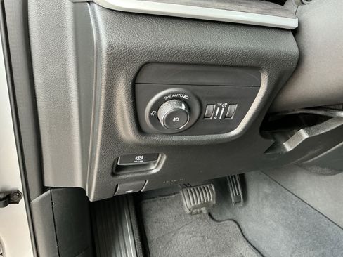 Used 2023 Jeep Grand Cherokee Limited image 30