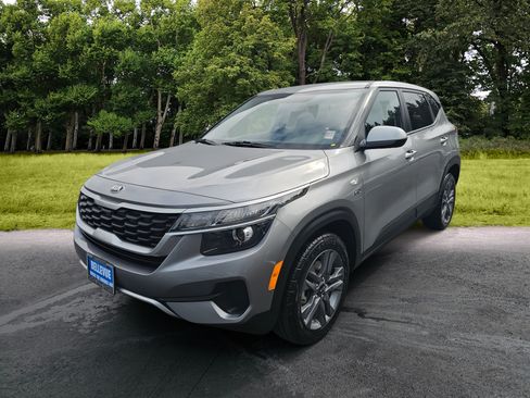 Used 2021 Kia Seltos LX AWD/4WD image 3