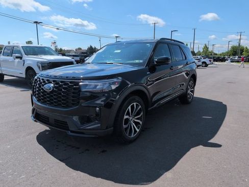 Certified 2025 Ford Explorer ST-Line AWD/4WD image 3