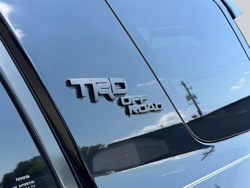 Used 2019 Toyota 4Runner TRD Off-Road Premium AWD/4WD image 9