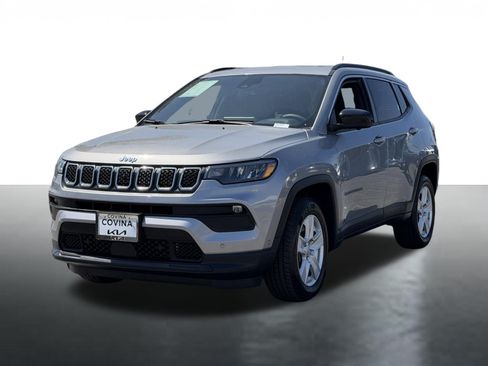Used 2023 Jeep Compass Latitude w/ Convenience Group AWD/4WD image 4