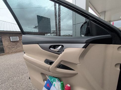 Used 2015 Nissan Rogue SV image 10