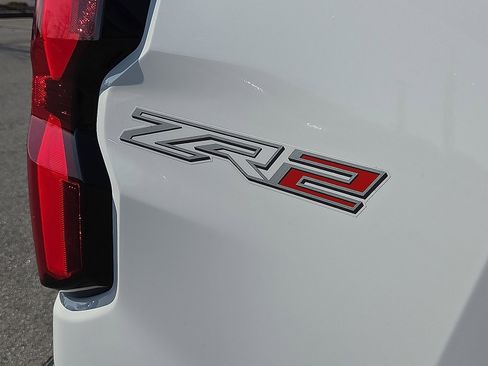 Used 2024 Chevrolet Colorado ZR2 w/ ZR2 Convenience Package III image 8