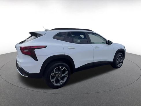 Used 2025 Chevrolet Trax LT image 14